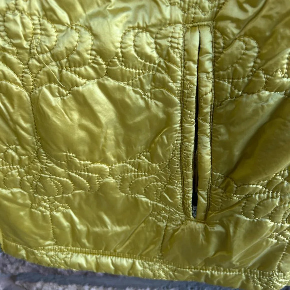 Lady Hagen Gold Quilted Lightweight Puffer Vest Size Large - Picture 3 of 6